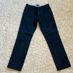 Banana republic men’s Gavin relaxed straight chino, color black, 30x32